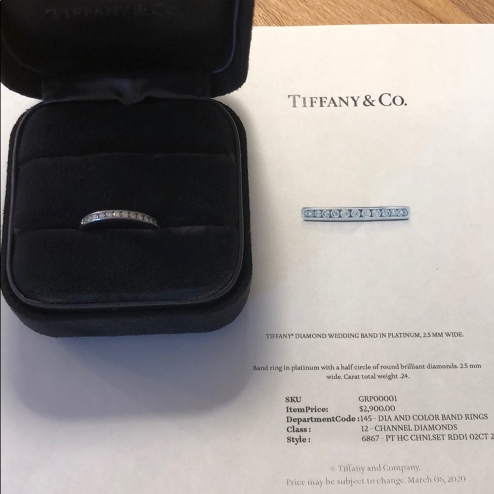 Tiffany & Co. platinum and diamond wedding band - Picture 3 of 7